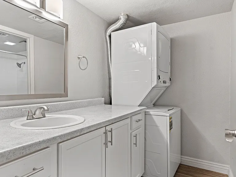 Villatree Apartments — Photo 8