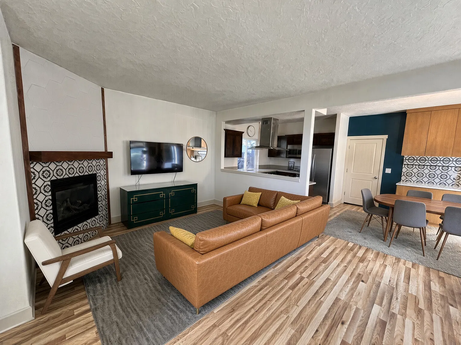 3 bed, 2.5 bath, 1543 sqft, $2,850 — Photo 2