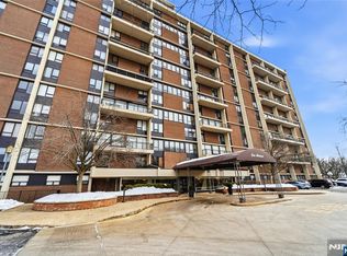 2 Horizon Rd APT 1205, Fort Lee, NJ 07024