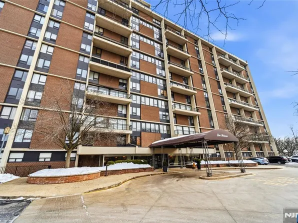 2 Horizon Rd APT 1205, Fort Lee, NJ 07024
