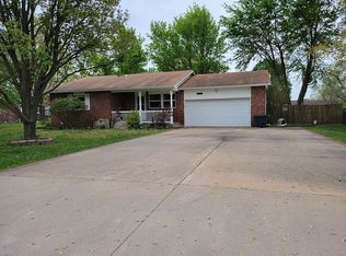 121 Sunflower Ln, Iola, KS 66749