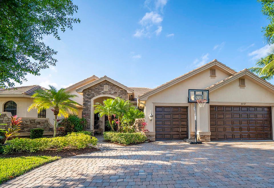 1st image of 10727 Versailles Blvd