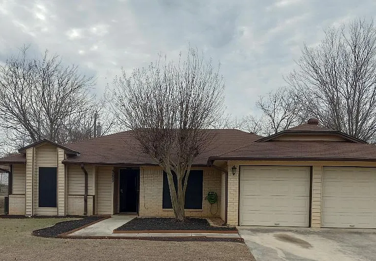 3203 Tallwood Dr — Photo 1