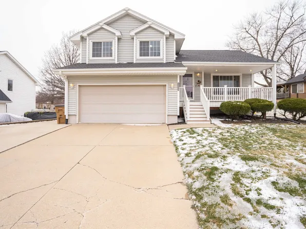 1221 E 14th St, Norwalk, IA 50211