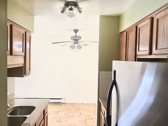 3rd image of 5920 N Kenmore Ave APT 504