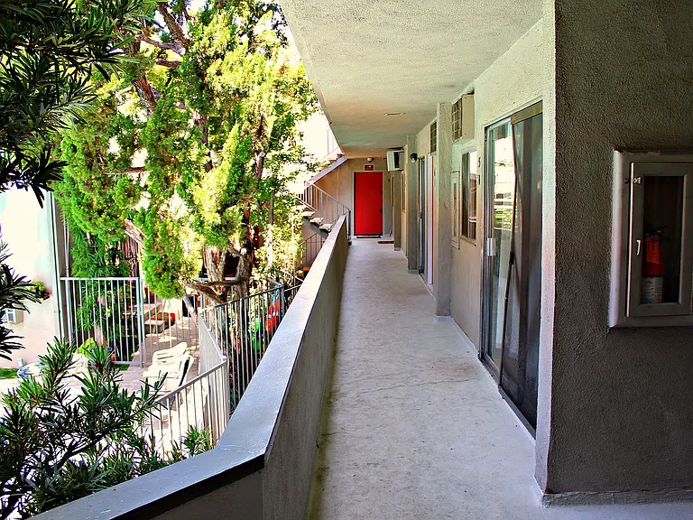 La Croix Apartments — Photo 1
