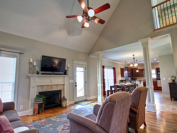 3rd image of 563 Schroer Dr