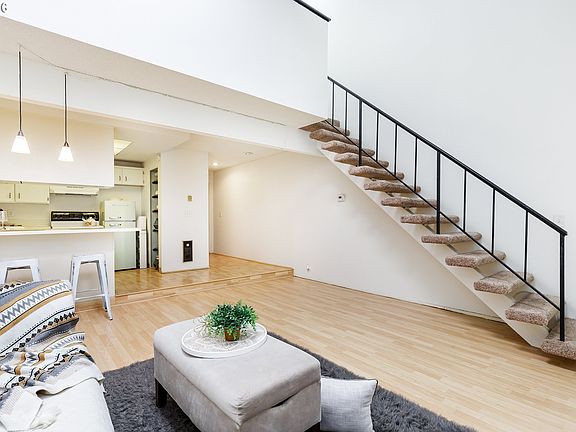 4th image of 4628 SW Comus Pl