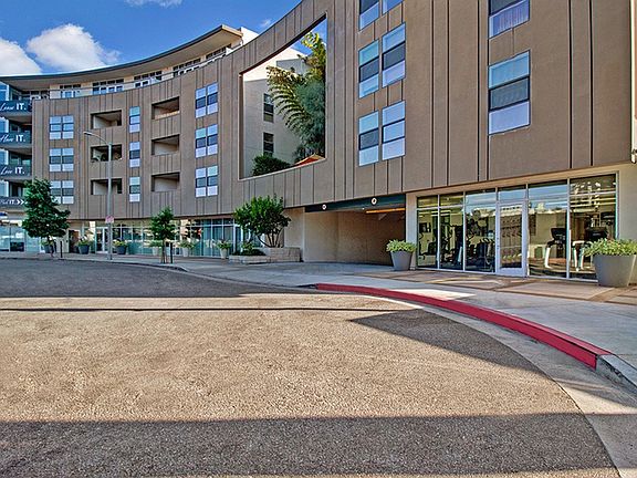 Welcome to Fiona Apartments: A Captivating Exterior View