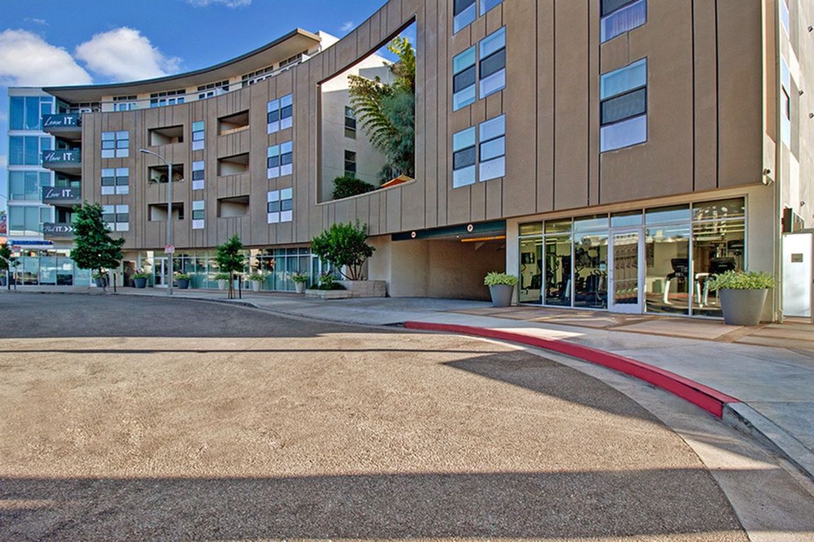 Welcome to Fiona Apartments: A Captivating Exterior View