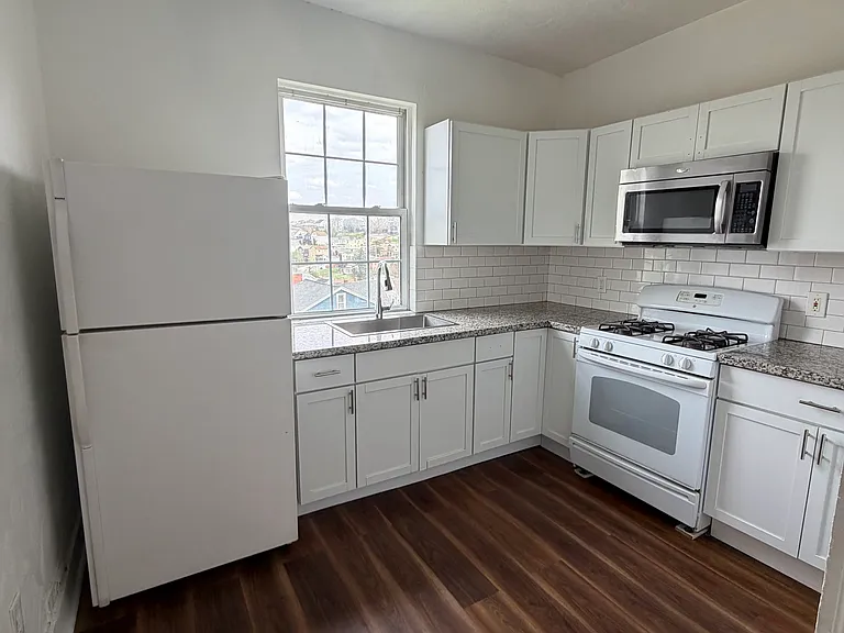 1125 Amanda St #2 — Photo 3