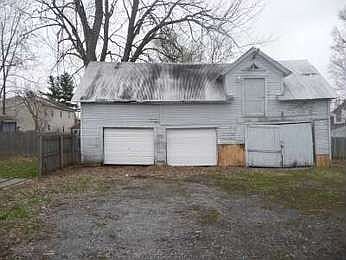 2nd image of 258 W 3rd St S