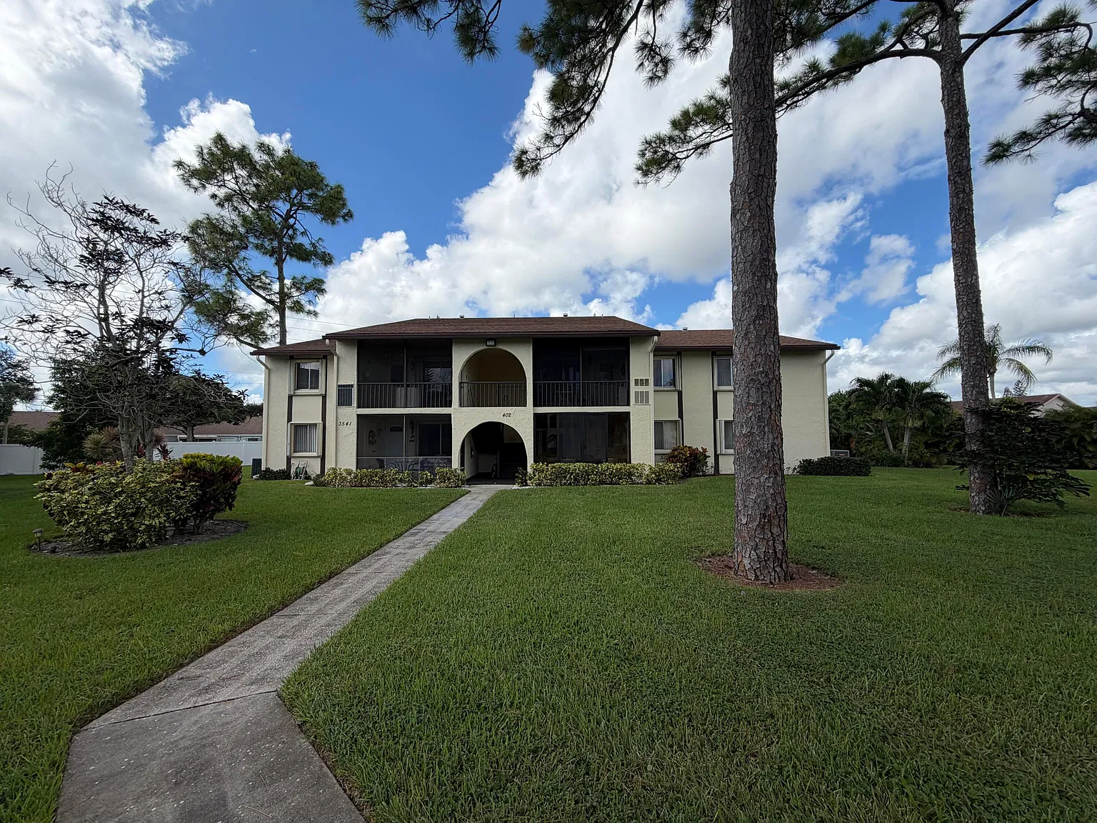 1 bed, 1.0 bath, 682 sqft, $1,300 — Photo 2