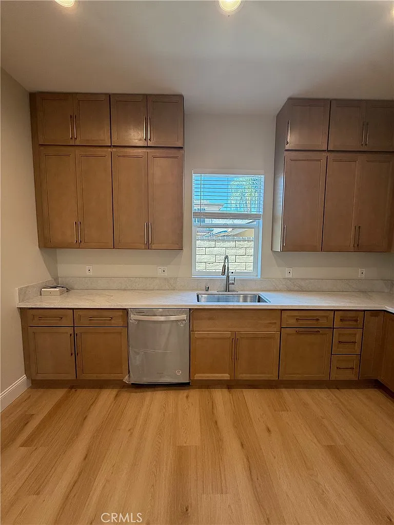 3 bed, 1180 sqft, $3,795 — Photo 3
