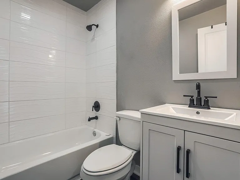 5909 Lago Vista Way #B — Photo 15