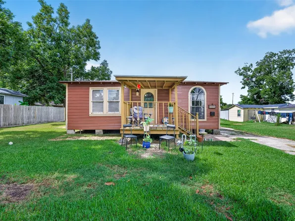 1715 W Humble St, Baytown, TX 77520