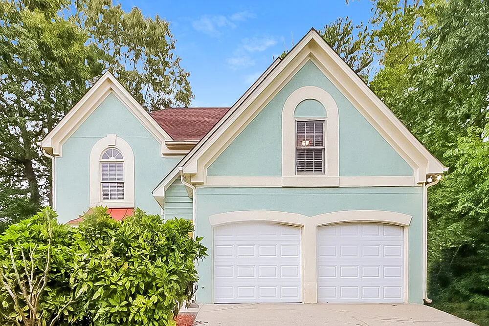 3 bed, 2.5 bath, 2052 sqft, $2,280 — Photo 1