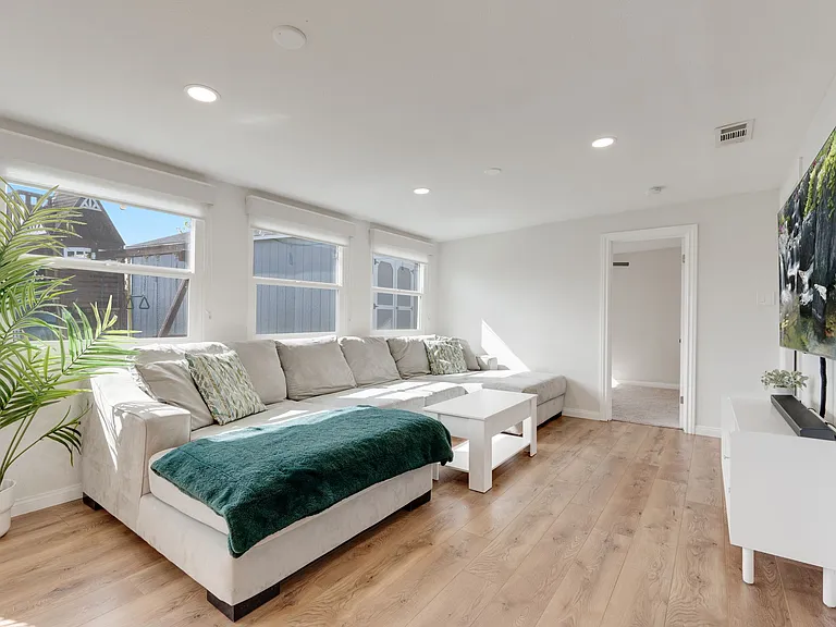 9483 Pennywood Rd — Photo 25