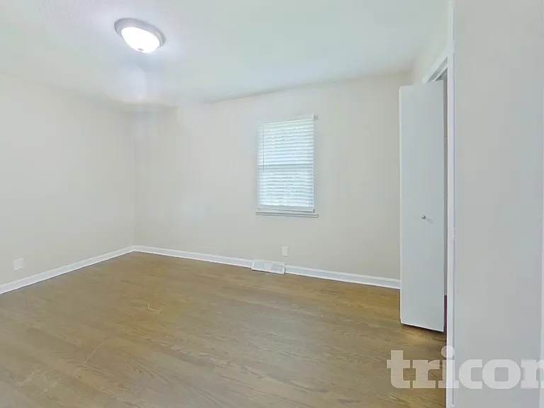 607 NE Darwin St — Photo 10