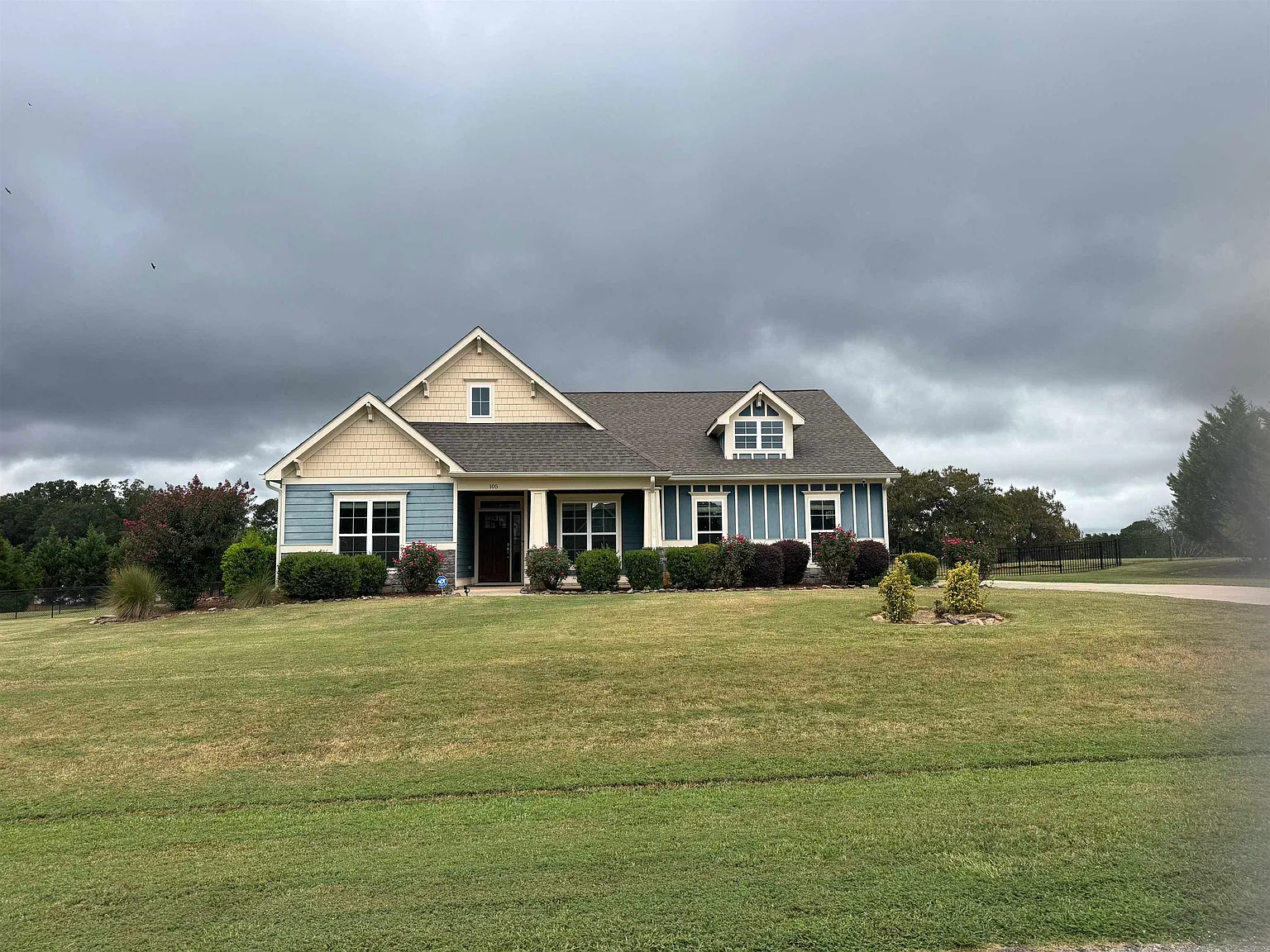 3 bed, 2.5 bath, 1820 sqft, $3,000 — Photo 1