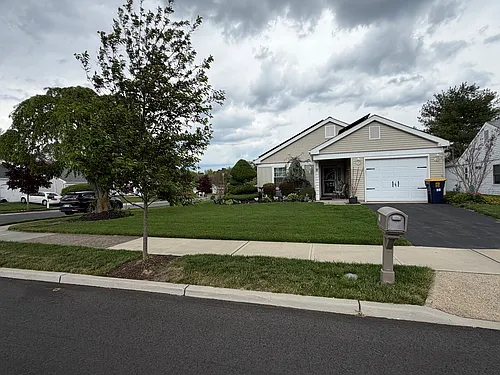 96 Buckingham Dr N Photo 1