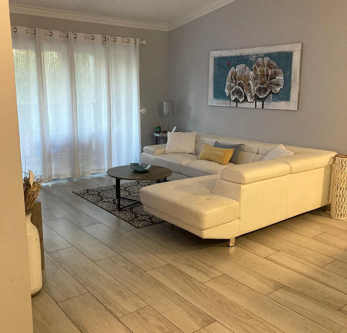 2 bed, 2.0 bath, 967 sqft, $2,300 — Photo 2