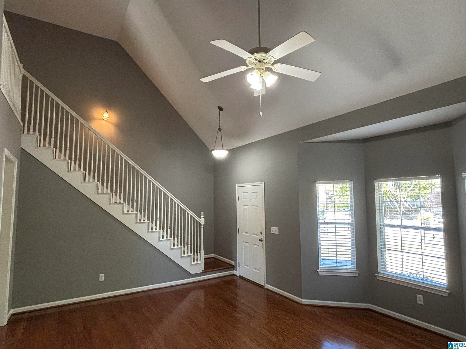 3 bed, 2.0 bath, 1365 sqft, $1,200 — Photo 2