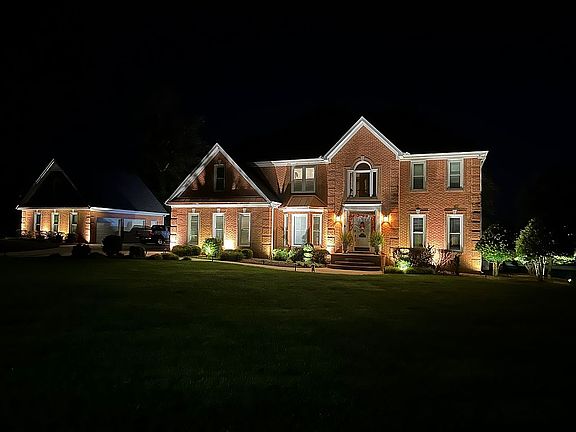 2nd image of 102 Saint Andrews Pl