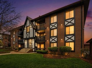 13615 Royal Ct APT 309, Crestwood, IL 60445
