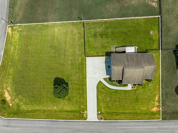 5th image of 256 Cambridge Grove Way