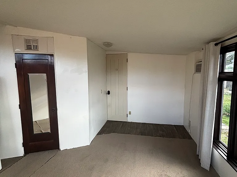 Private Sunroom Suite with Private Bathroom and Private Entrance