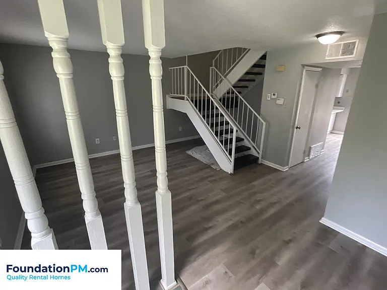 992 University St — Photo 10
