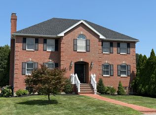 4 Gavin Cir, Stoneham, MA 02180