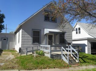 827 N 10th St, Burlington, IA 52601