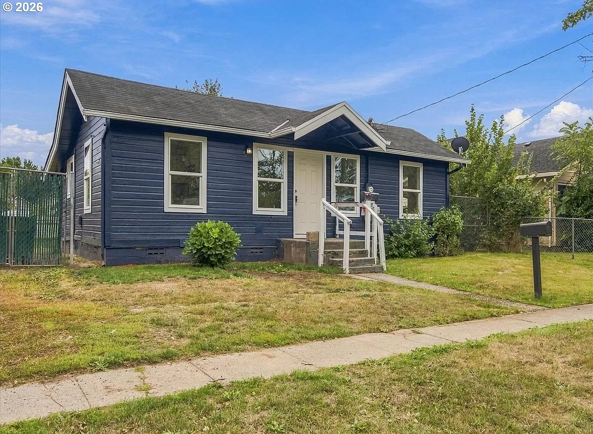 3 bed, 816 sqft, $1,700 — Photo 1