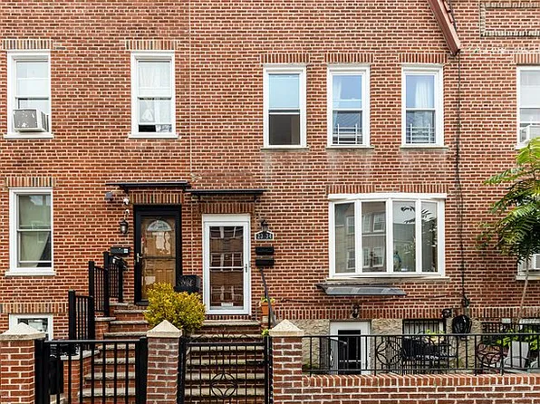 2334 33rd Ave, Astoria, NY 11106