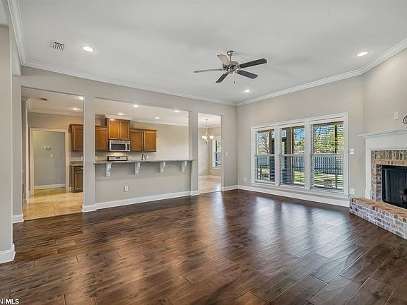 5th image of 8854 Bainbridge Dr