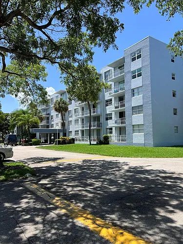 480 Executive Center Dr #2D Photo 1