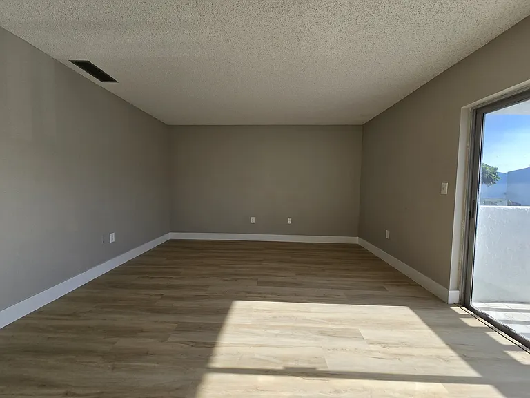 17120 SW 94th Ave #404 — Photo 7