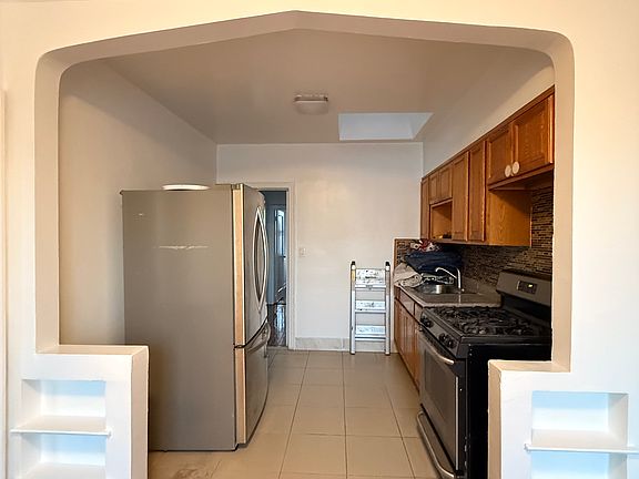 3rd image of 11921 180th St
