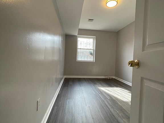 5th image of 597 Bramhall Ave #Basement