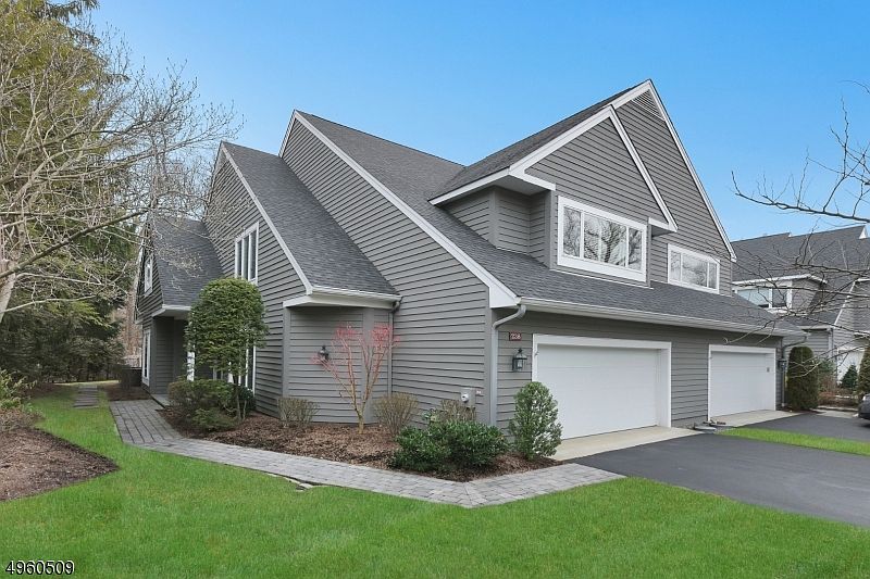 1st image of 238 BARNSTABLE DR