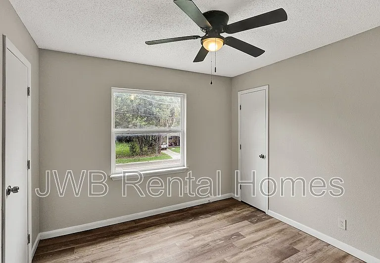 1842 Broadway Ave — Photo 7