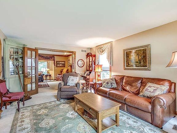 1266 40th Ave Kenosha WI 53144-small-002