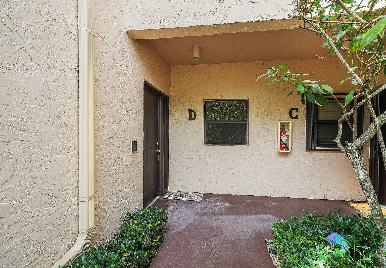 2 bed, 2.0 bath, 1128 sqft, $2,500 — Photo 2