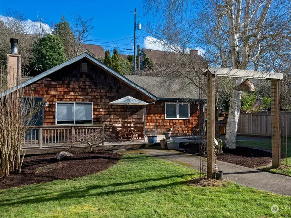 2752 46th Avenue SW, Seattle, WA 98116