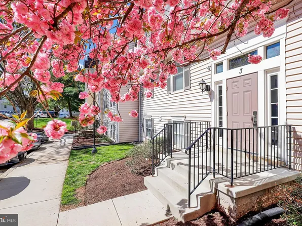 3 Pickering Ct APT 202, Germantown, MD 20874