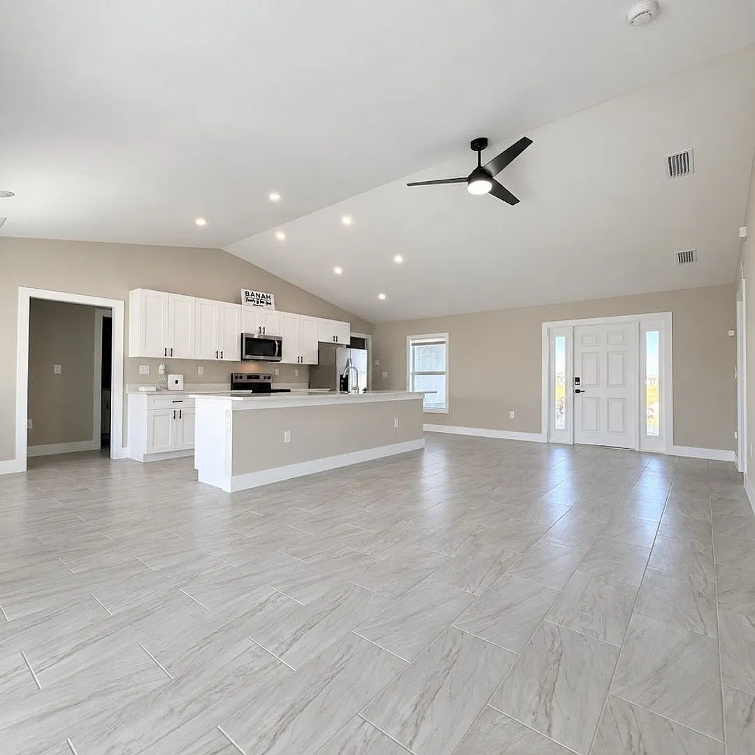 Brand-New Luxury 4-Bedroom Home Private Mother-in-Law Suite & Modern Upgrades! — Photo 4