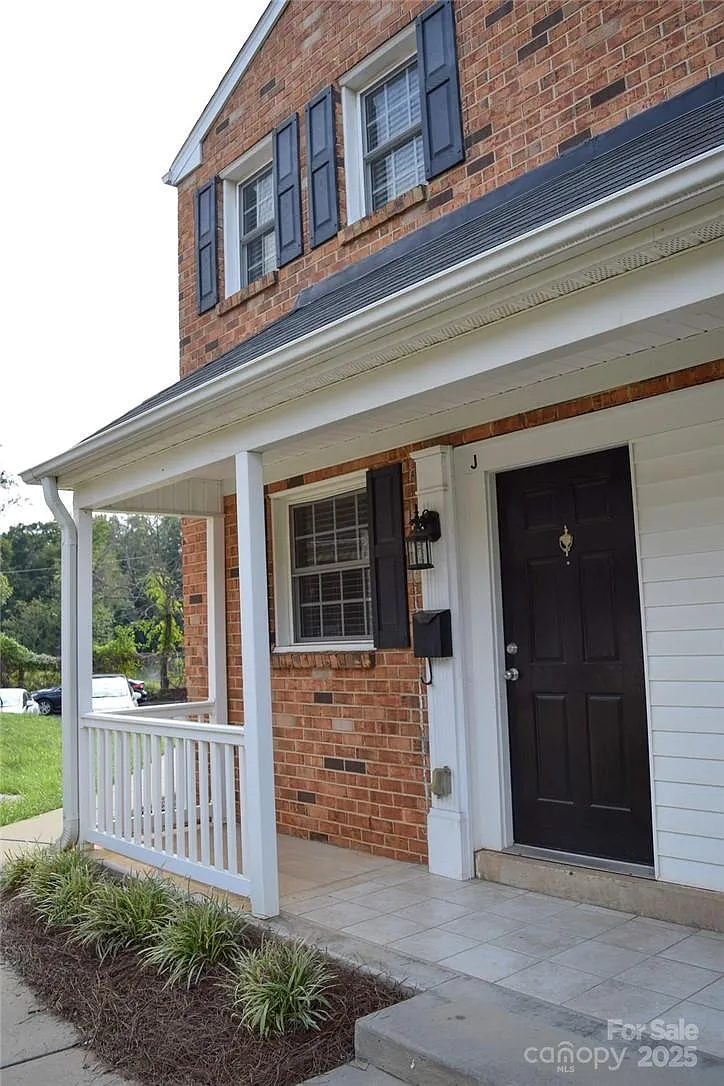 Building Photo - 1336 Green Oaks Ln #J