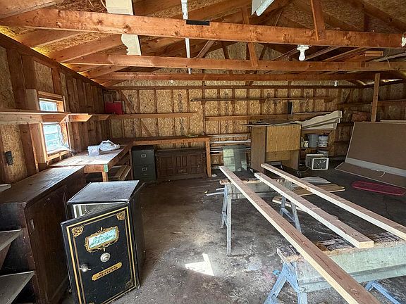 5th image of 806 E 4th St
